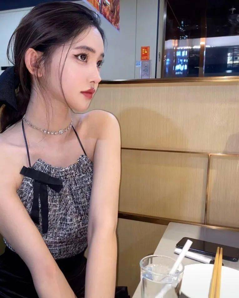 男网红变性成功上热搜怒怼恶评晒术后下身照自证女儿身