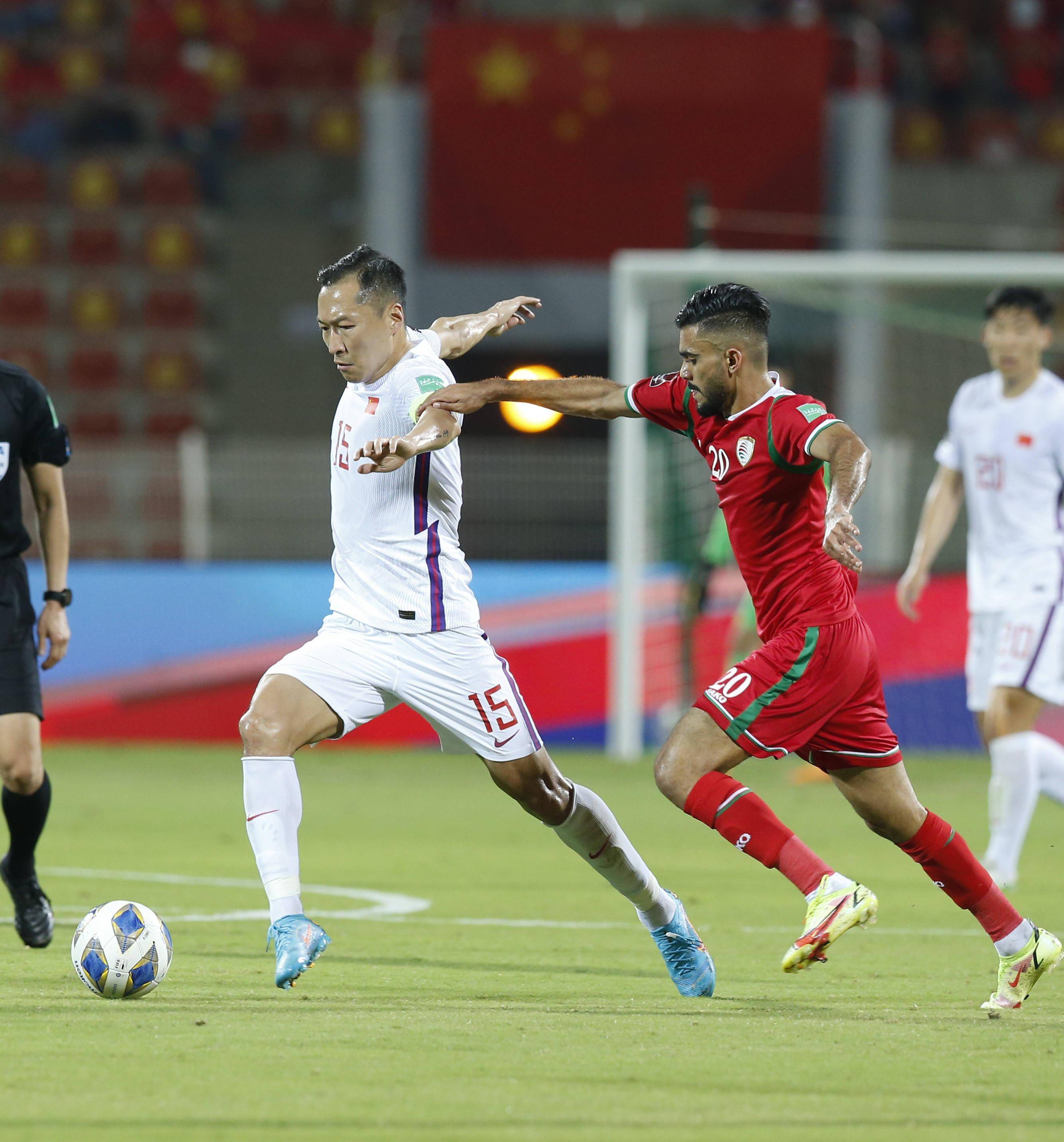 足球世预赛中国队不敌阿曼队