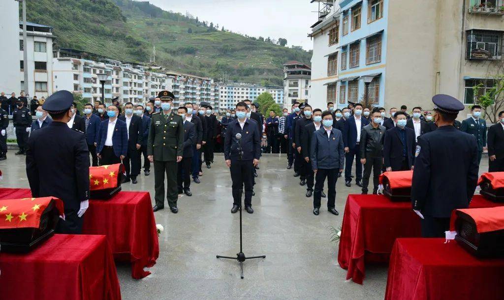 道真14座零散烈士墓迁葬入园_英雄_人民_仪式