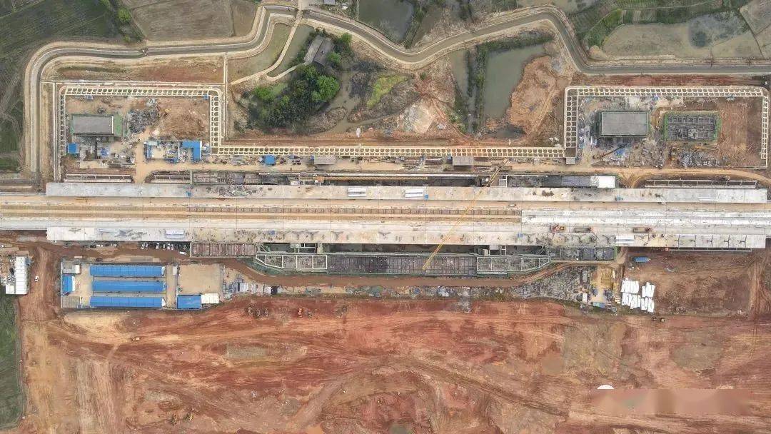 总建筑面积9999平米汉寿高铁站站房主体混凝土结构已顺利封顶