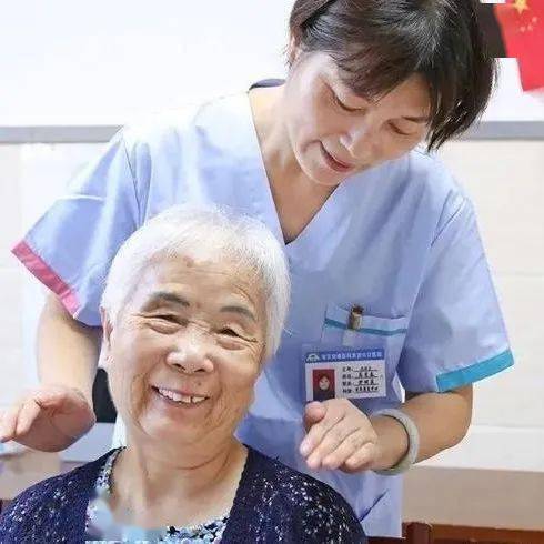 马青春来到仪征市华康老年康复中心担任护理员一职,长期工作在护理