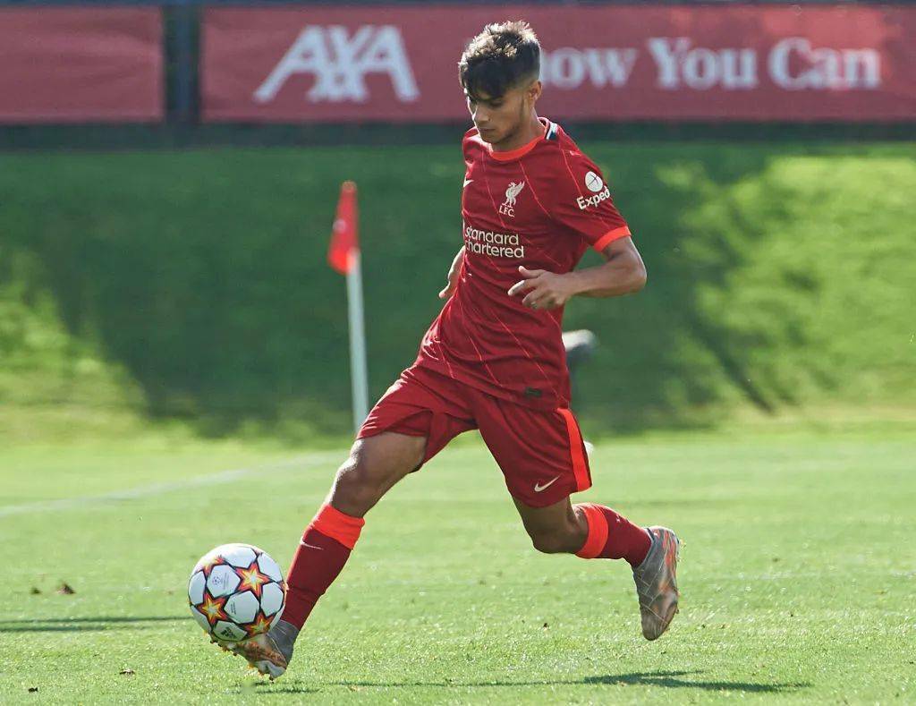 那个一扔成名的利物浦球童,正成为天才射手_尼尔_阿诺德_亚历山大