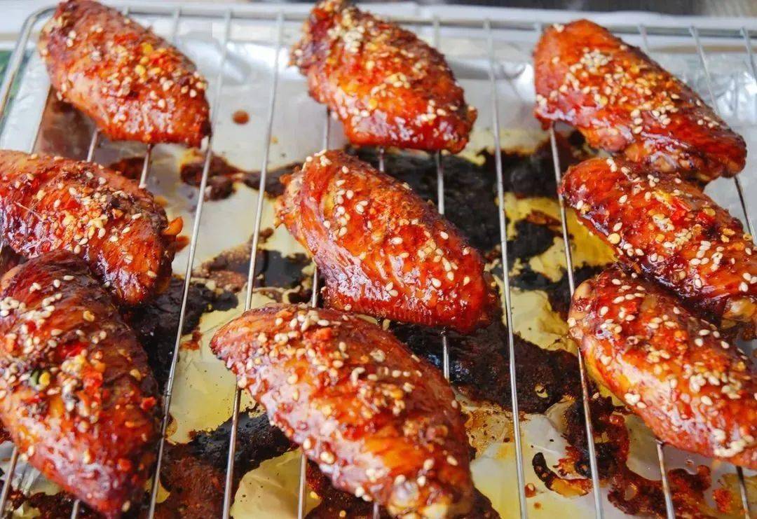 用烤箱做香辣烤翅外酥里嫩又香又辣超过瘾备受全家人喜爱