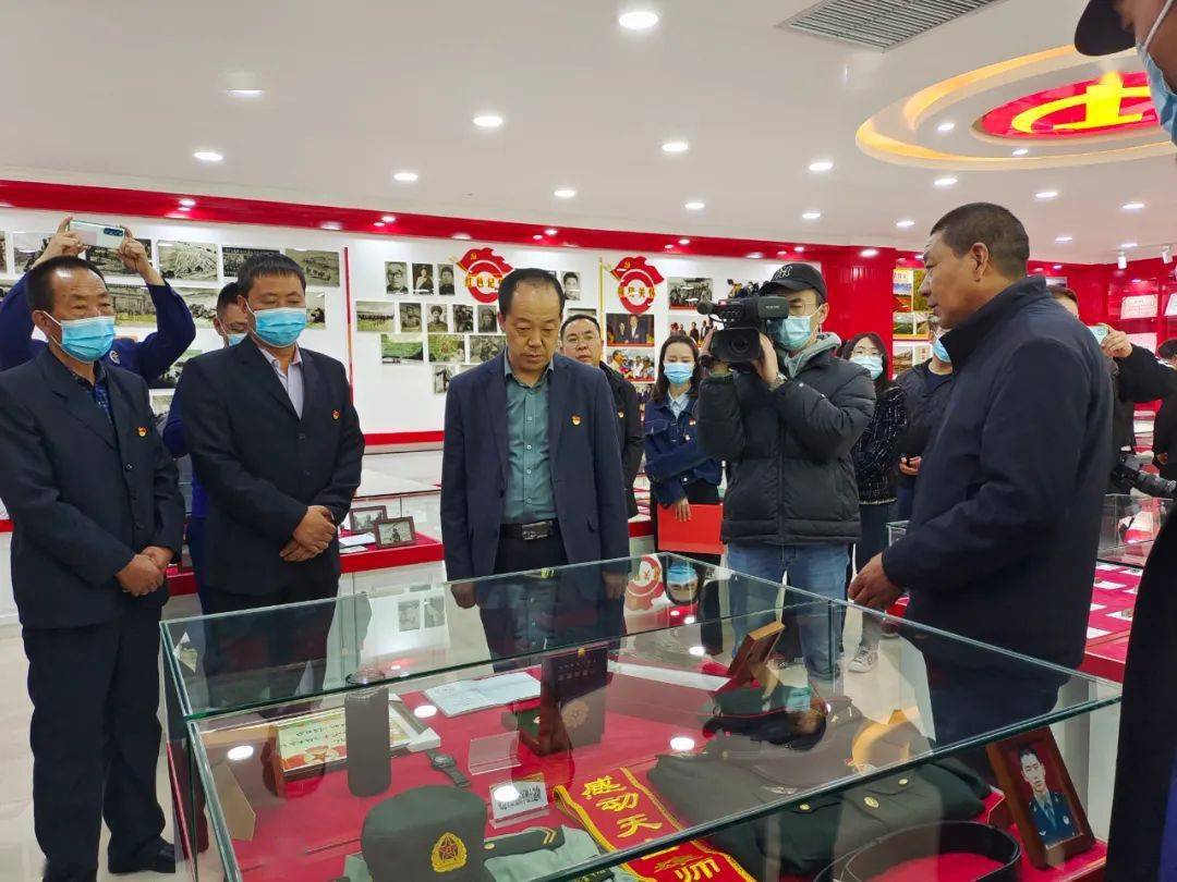 乌兰县举行戍边英雄张海军烈士遗物捐赠仪式