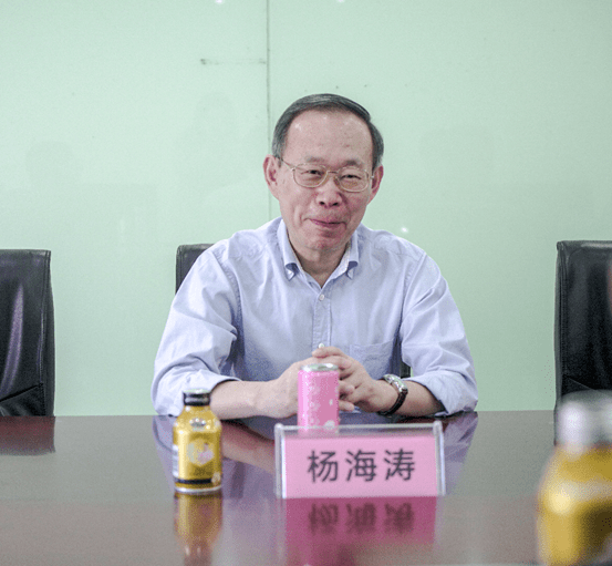 爱心助力惠经建设,诚心答谢企业捐赠——杨海涛校长为惠州市奖门人