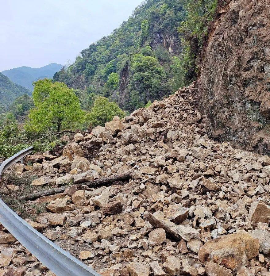 泰顺多条道路出现塌方