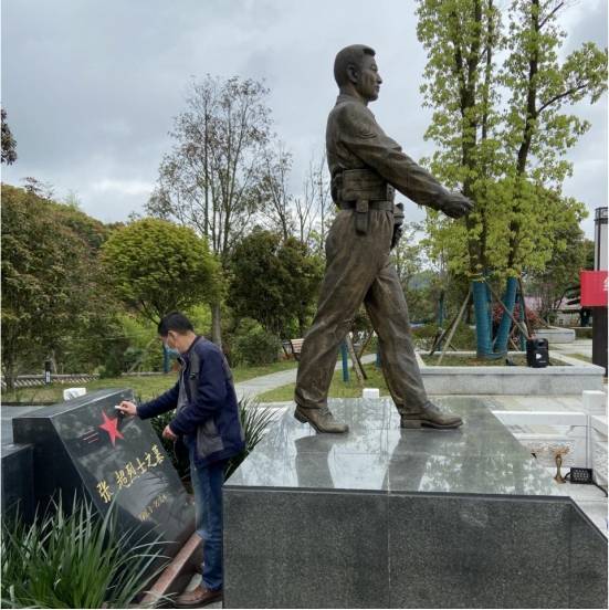 【最闪亮的坐标】岳阳:缅怀人民英雄 弘扬英烈精神_张超_张胜华_烈士