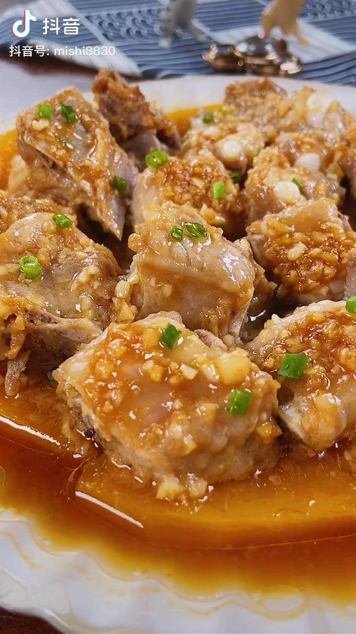 广东家庭最爱做的一道菜蒜蓉蒸排骨鲜香嫩滑捞汁都能吃三碗饭抖音美食