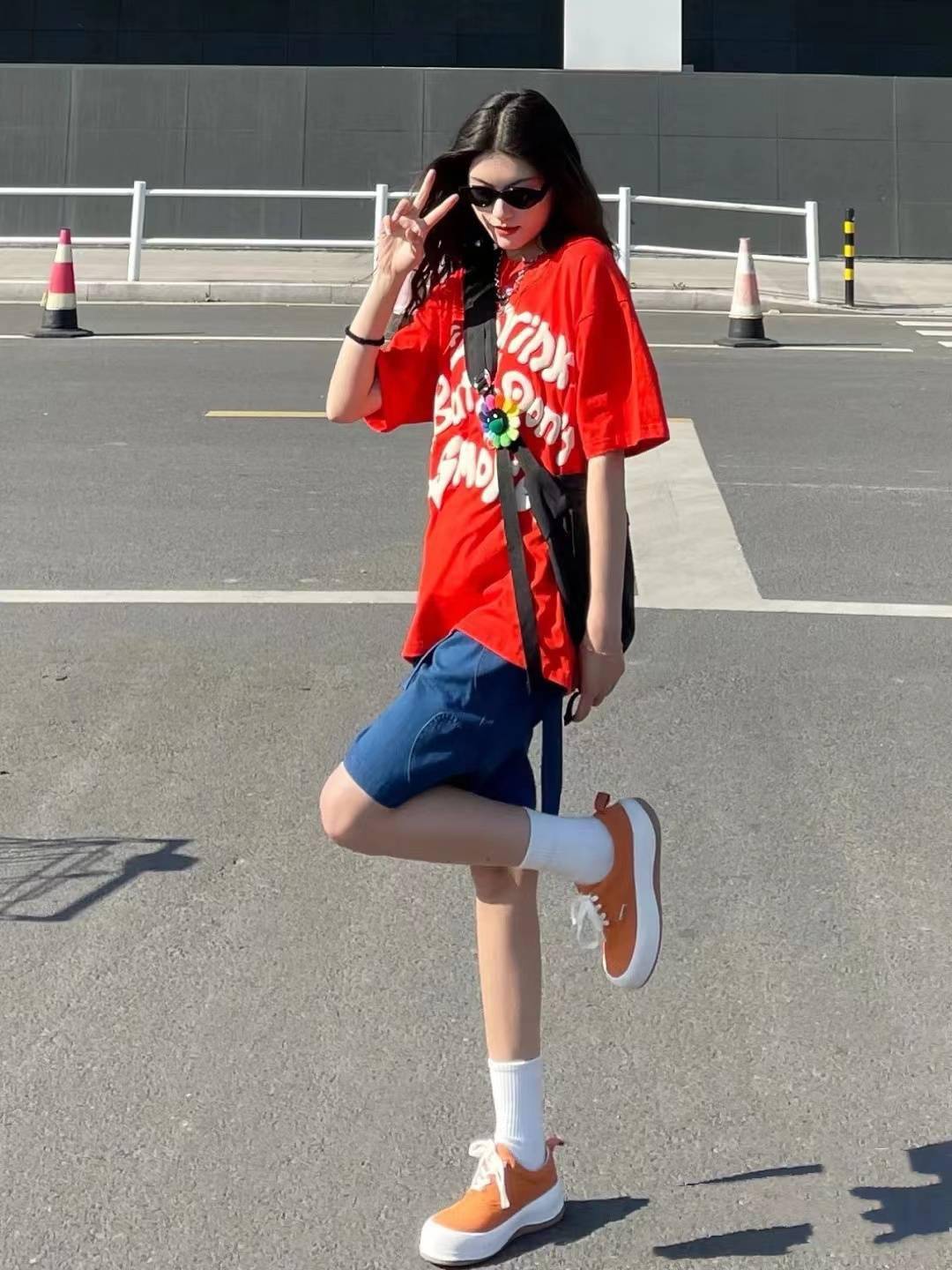 橘色鞋子怎么搭配衣服几组好看的图片欣赏照着穿就对了