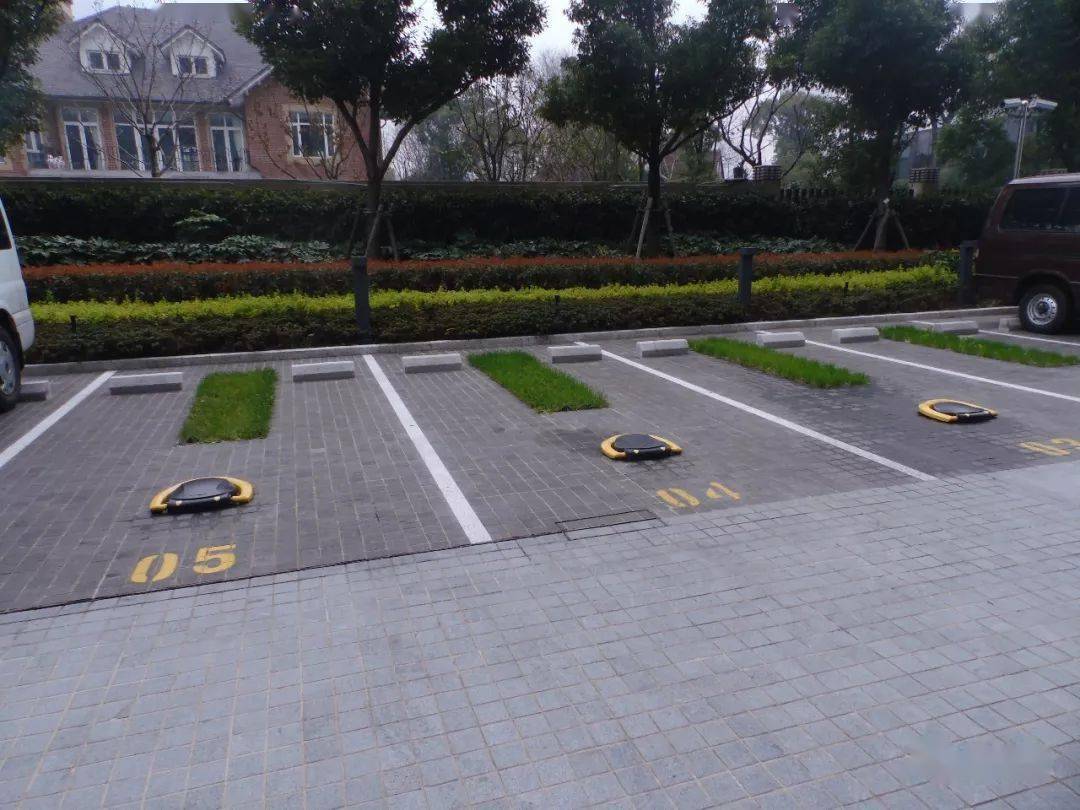 有时候我们与创意只差一支画笔的距离▼这个停车位的