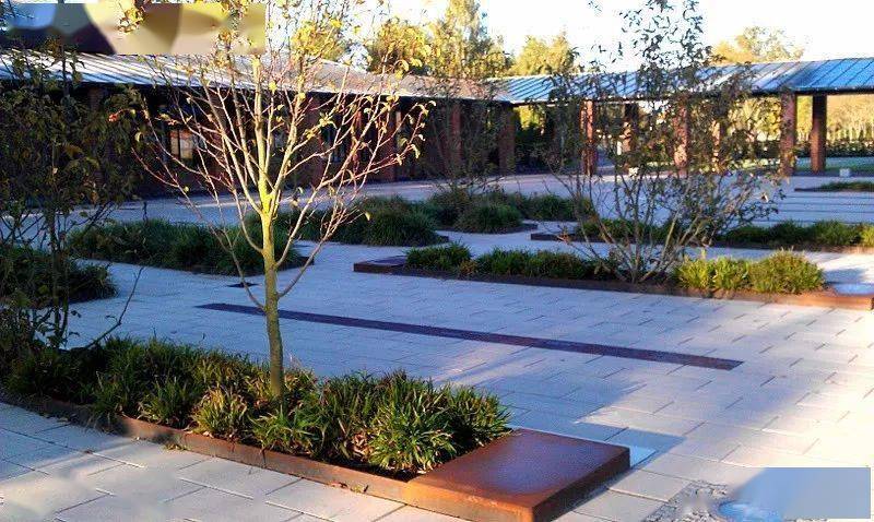 就一个停车位人家都绞尽脑汁做创意