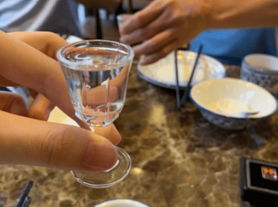 酒桌必备白酒干货知识酱香浓香都搞不懂你还怎么在酒桌吹牛