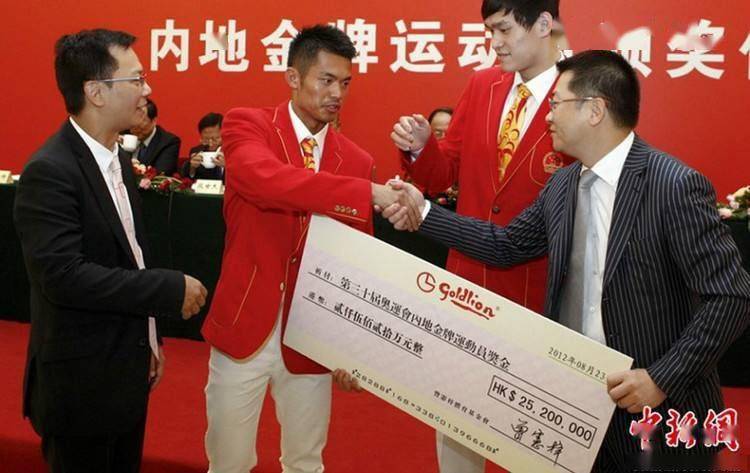 作为粤a88888车主,曾宪梓20年只换车不换牌.