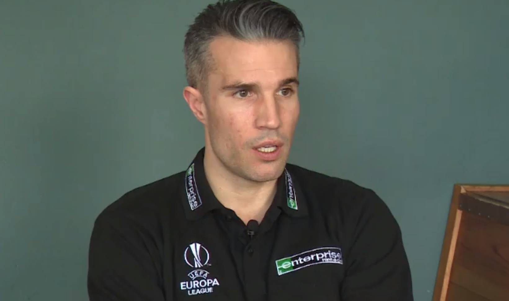 镜报滕哈赫有意邀请范佩西回曼联任职成为其教练组的一员