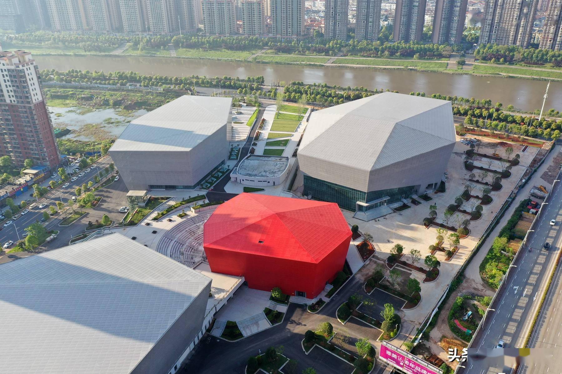 最新航拍:即将竣工的衡阳市影剧艺术与青少年活动中心,造型优美_传承