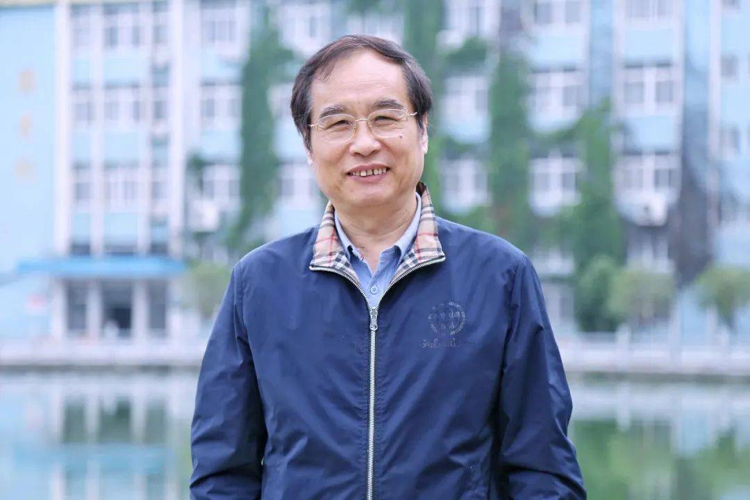 沈光明,男,汉族,1958年3月生,湖北省天门市人,长江大学文学院教授.