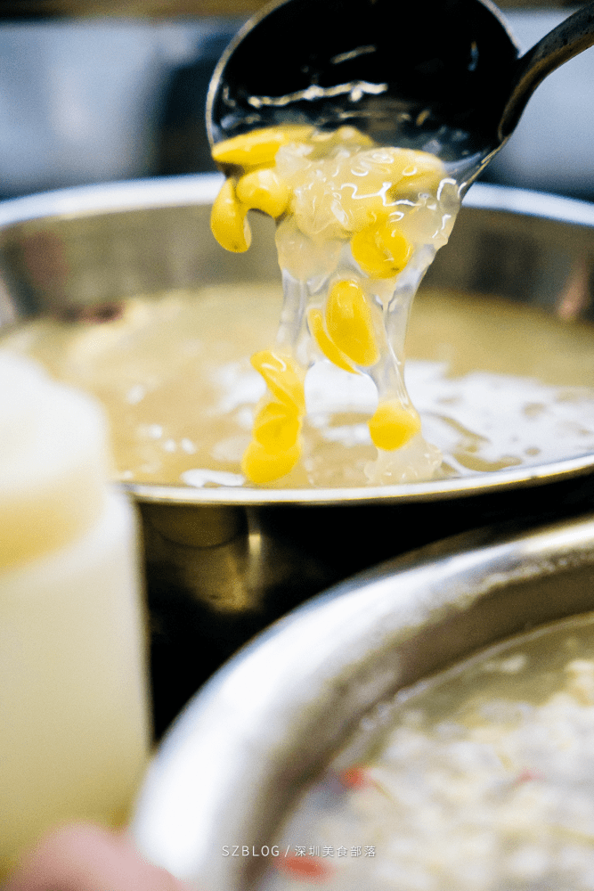 这是家开在布吉街道新三村巷子里的糖水店,主卖潮汕糖水和甲子冰花.