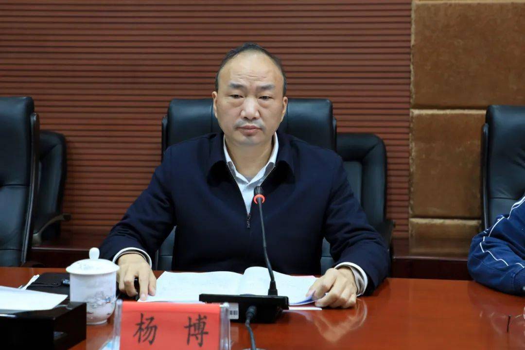 经开区召开全区签约项目调度会_建设_刘建中_杨博