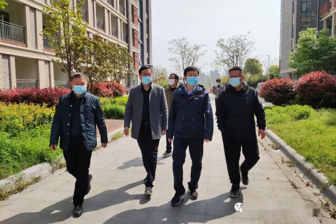 县长王万喜来舒城二中调研指导工作