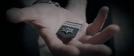 在追求真相与面对自身命运的道路上冲破黑暗……找出幕后黑手,完成