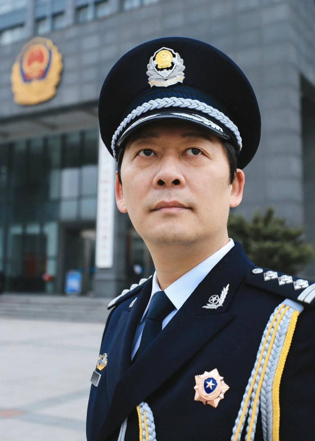 嘉兴市戏剧家协会会员,现供职于浙江省桐乡市公安局