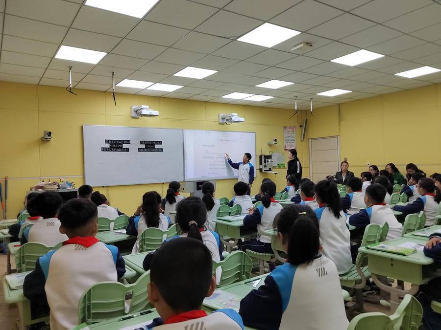 乡村教育者手记刘苗苗一名青年教师的成长故事