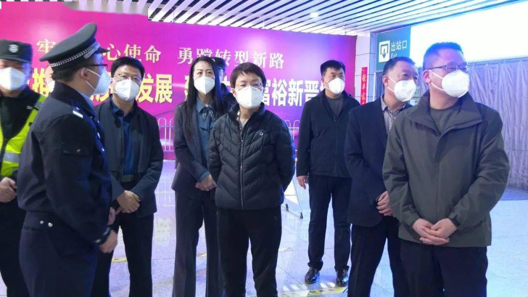 来自战疫一线的报道邓志蓉在高铁晋城东站调研疫情防控工作