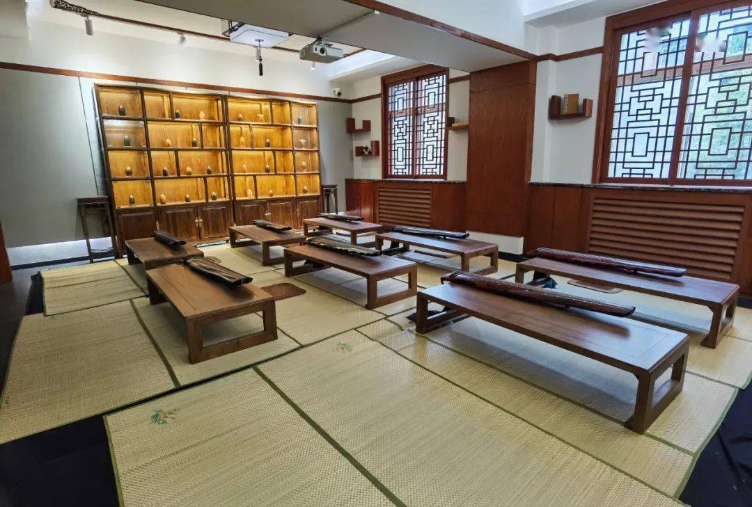 抚琴品茗研墨对弈藏在现代大学里的慢时光