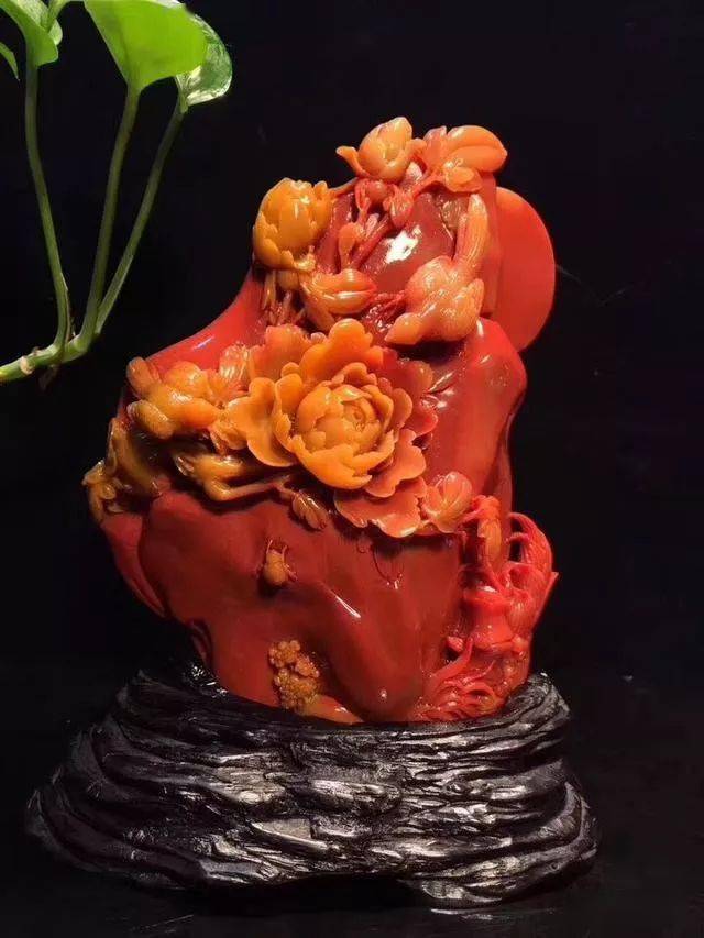 老挝石雕刻花开富贵大摆件,忍不住借用唐代徐凝的一首"赏牡丹"来抒情