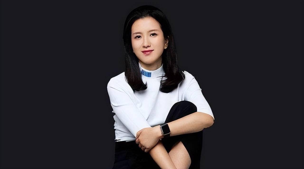 80后摩拜美女总裁胡玮炜烂摊子甩美团套现15亿如今怎样