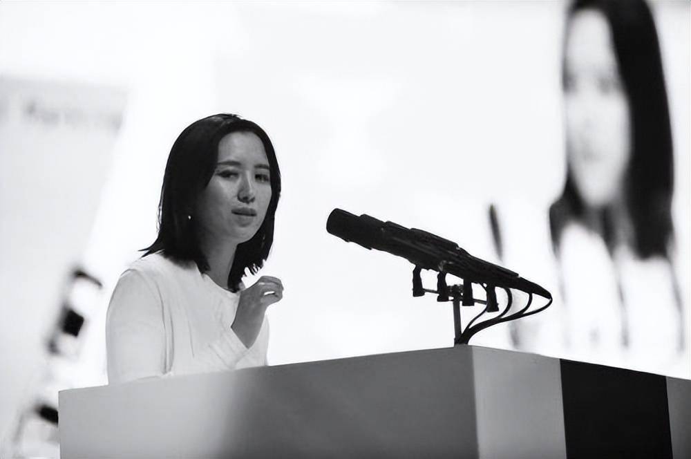 80后摩拜美女总裁胡玮炜烂摊子甩美团套现15亿如今怎样