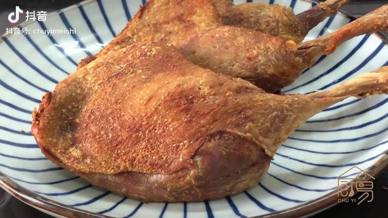 香酥鸭腿的家常做法没想到鸭腿这样做真好吃一个大鸭腿直接啃
