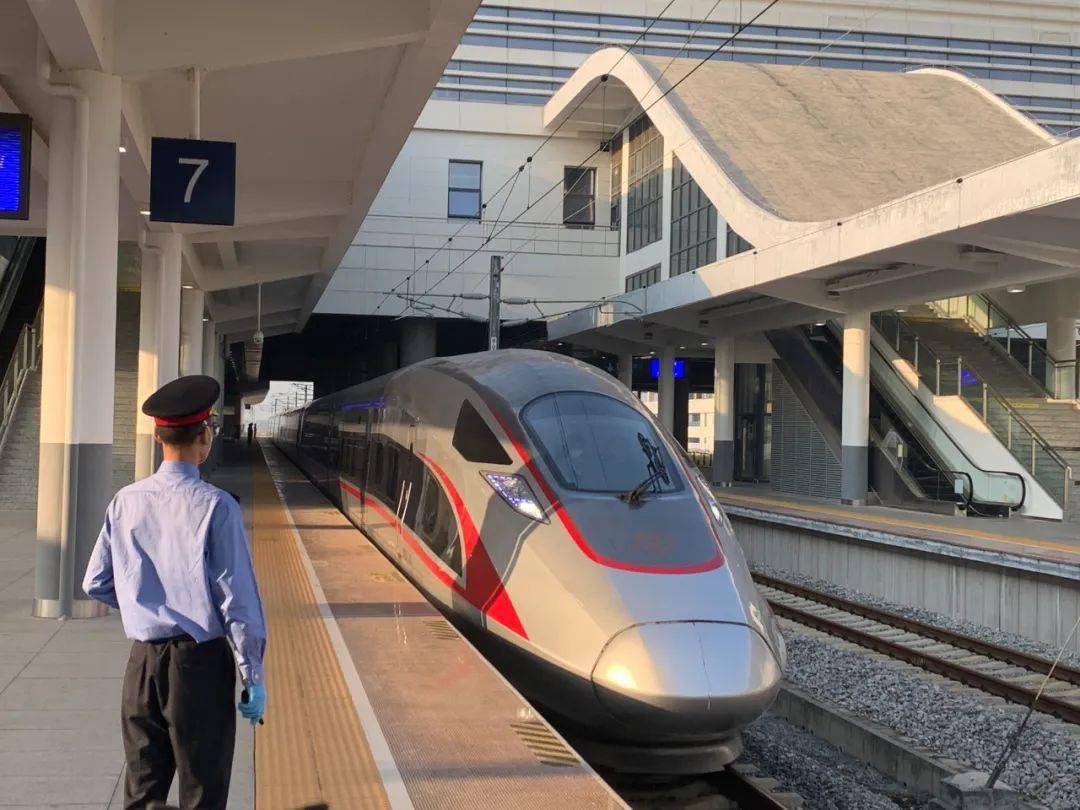 正式首发江门站始发济南方向列车今早开动