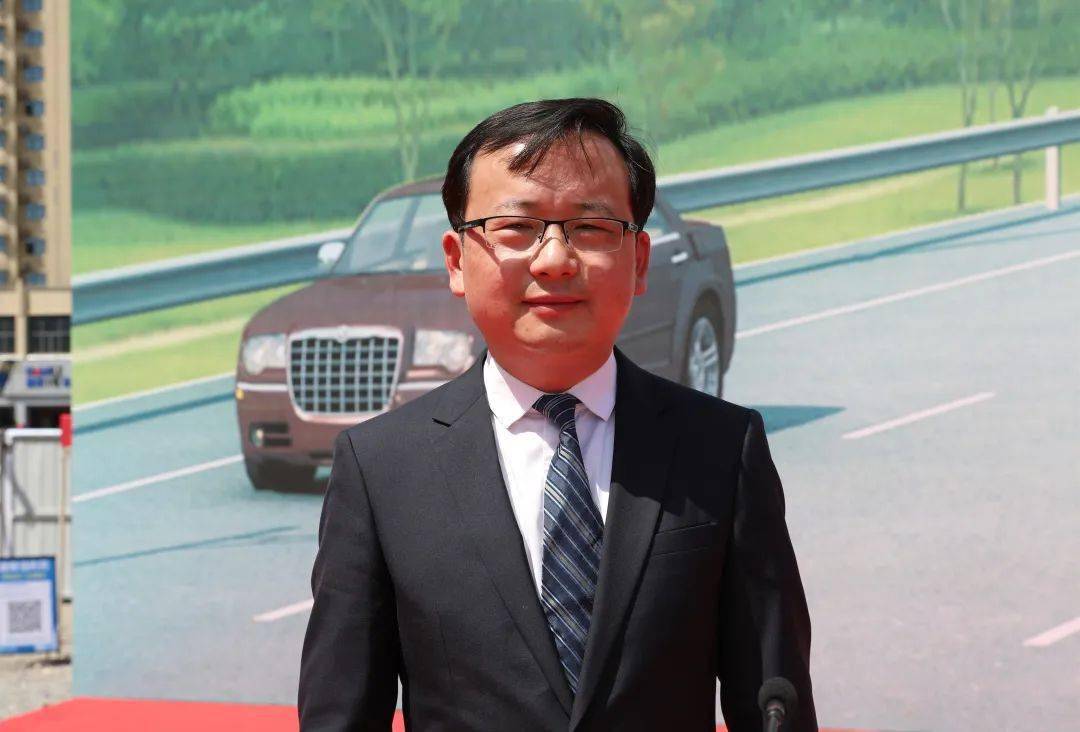 汉寿县委书记 周功表4月7日上午,汉寿县举行城镇更新提质重点项目