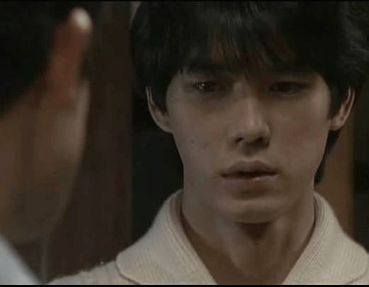 因为长相清秀,西岛秀俊在大学一年级就参加了渡边audition团体.