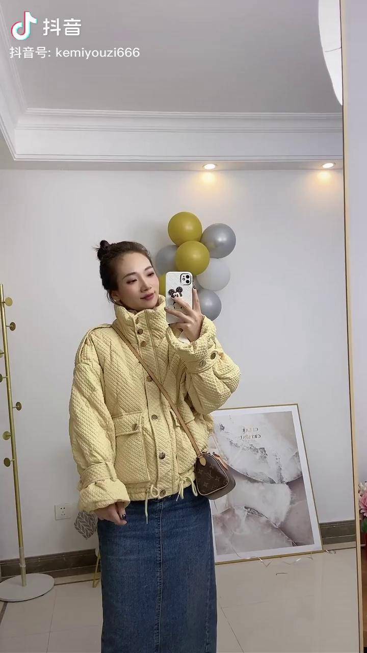 超减龄的柠檬黄羽绒服饱饱的暖暖的羽绒服小香风每日穿搭小个子穿搭