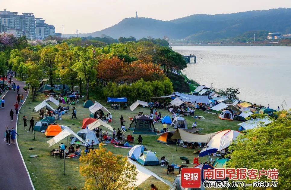 前幾年,她常和好友們到青秀山,頂螄山等可以搭帳篷的公園露營