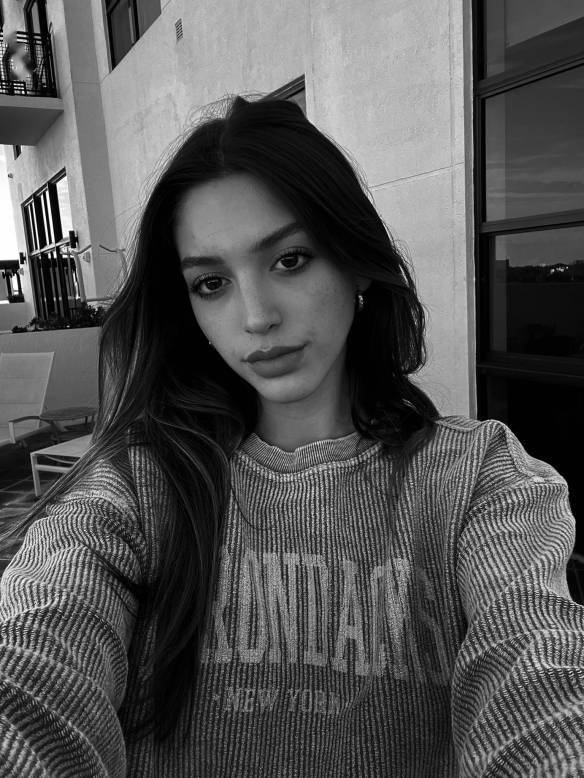 性感尤物!全球爆红蜜桃臀女神celine farach最新私照