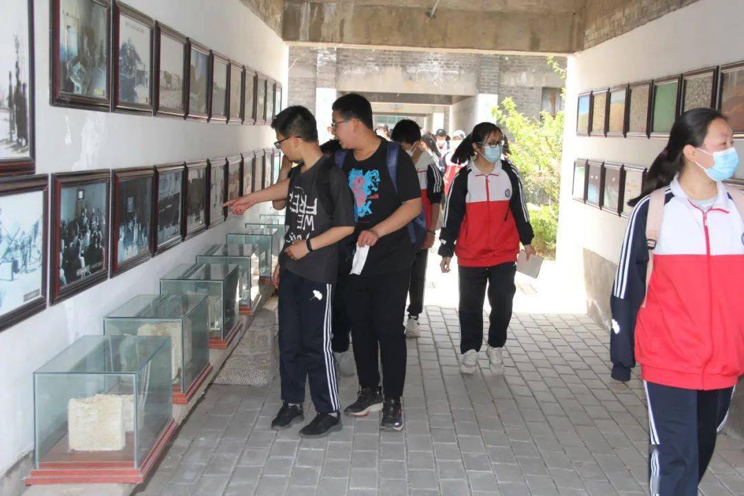 白水县城关一中师生走进白水杜康探寻传统文化图