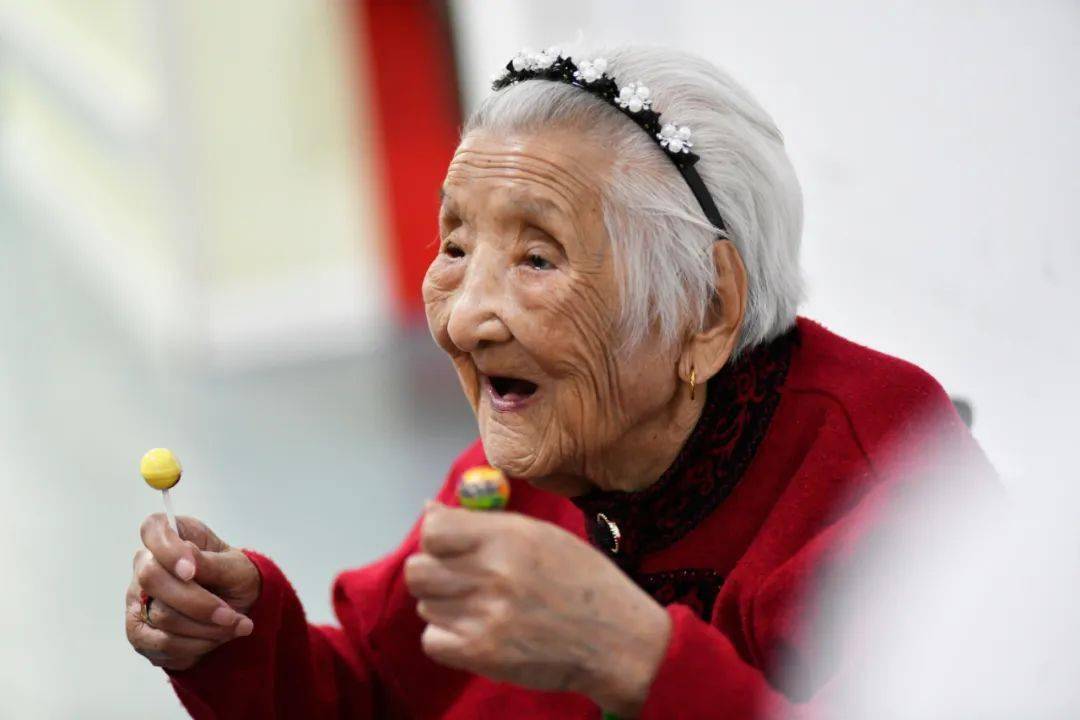 院舍轶事百岁老人林奶奶的幸福晚年