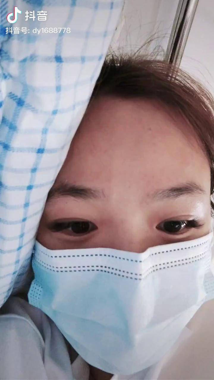 说出来不怕你们笑话我一个荨麻疹现在在医院住院开播时间往后推迟啦等