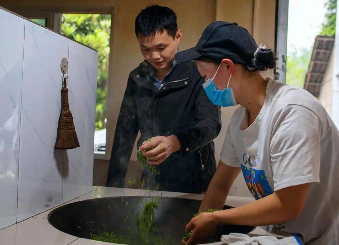 手工茶凝聚著傳統工藝,有著機制茶所不具有的香氣和口感.