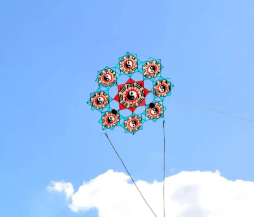 (哨口风筝)# 潍坊潍坊是大家都非常熟悉的风筝之都,历史也相当悠久.