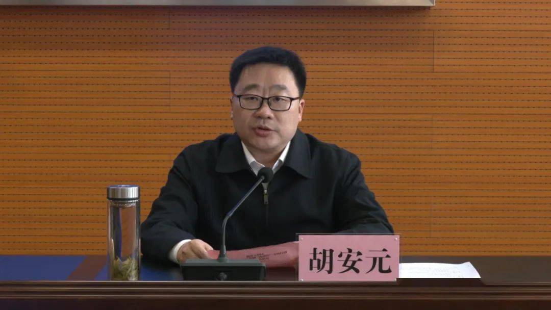 胡安元表示,蕲春县委县政府将一如既往支持公安工作,持续巩固深化政法