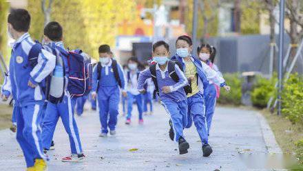 今日起深圳义务教育阶段学生陆续返校 所有学校做足防疫“功课”