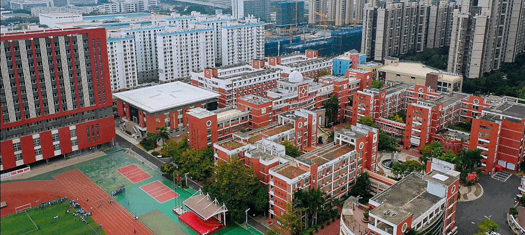 同时,项目直线距离约400米就是海沧中学,不仅是省一级达标学校,本科