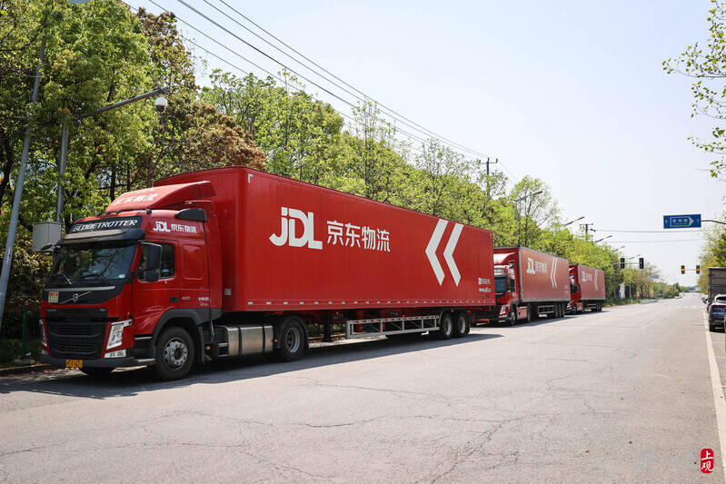 京东商城出现延期配送情况,记者探访京东亚洲一号上海嘉定物流园_货车