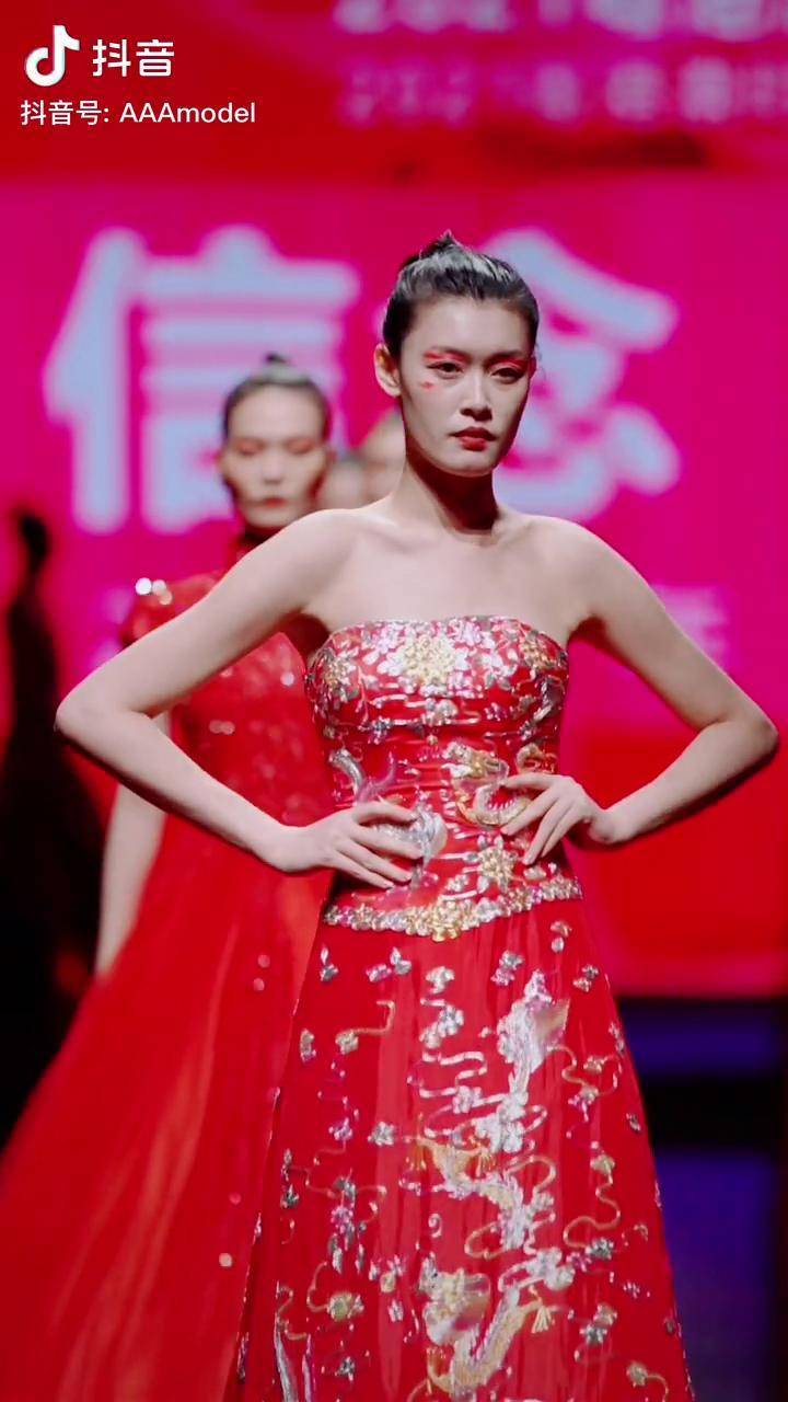 最美中国红t台走秀 秀场直击 时装周 时尚 气质女神 模特