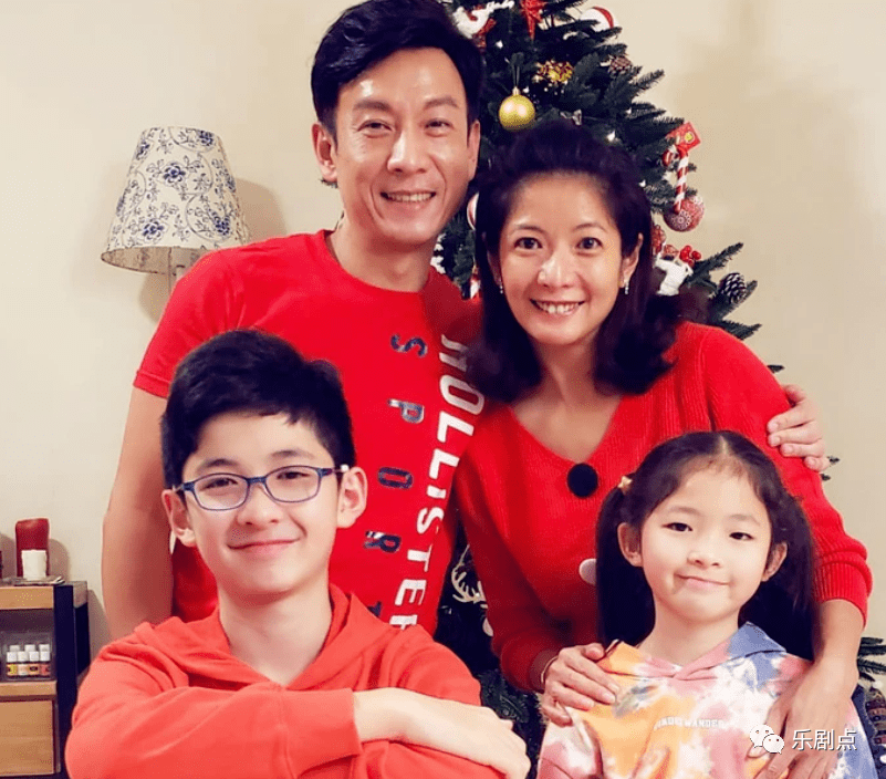 48岁女星宣布3婚,嫁32年前初恋,婚后冠夫姓,子女满意继父_alan_胡凯欣