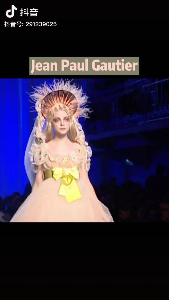 圣母落泪高缇耶封神之作一直被模仿他的设计养活大半个时尚圈时尚走秀